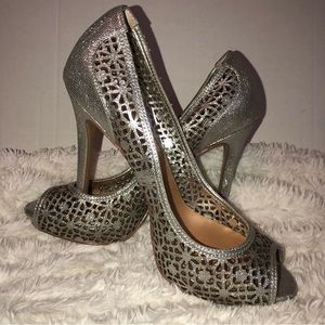 Badgley mischka peep toe heels